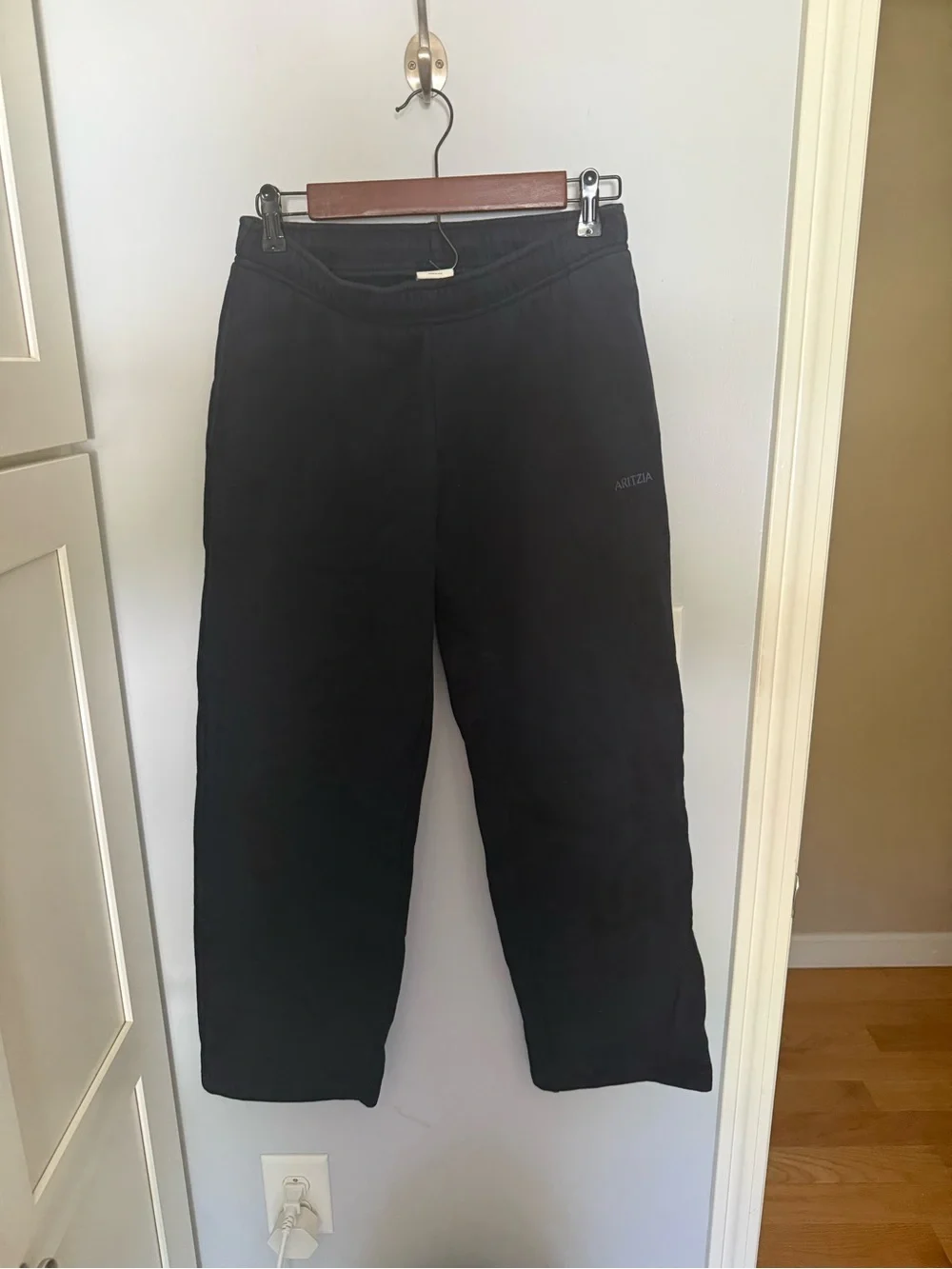 Aritzia Cozy Sweatfleece Mega sweatpants in a dark blue colorway